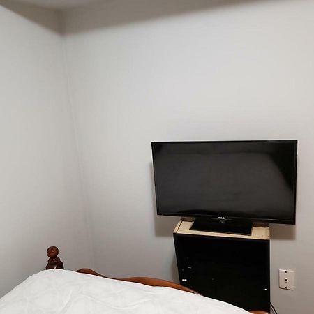 Private Room In Downtown 핼리팩스 외부 사진